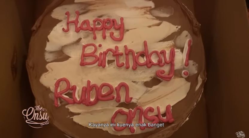 10 Potret kado ulang tahun Ruben Onsu, dapat 10 kardus buah-buahan