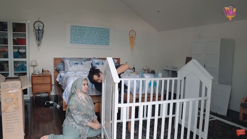 Jelang lahiran, ini 8 momen Irish Bella & Ammar siapkan kamar bayi