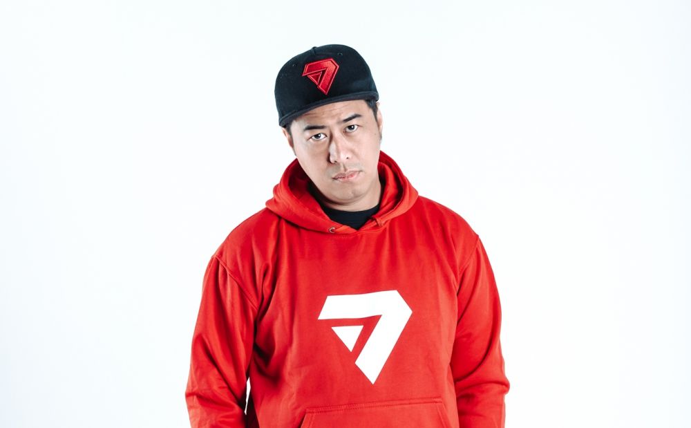 Pandji Pragiwaksono siap tur stand up comedy yang berisiko menyinggung