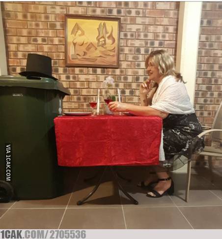 10 Momen ngenes masih jomblo ini bikin senyum getir