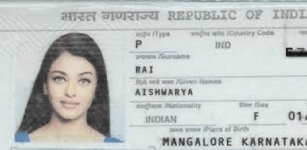 Pasfoto paspor 7 seleb top Bollywood ini bikin pangling