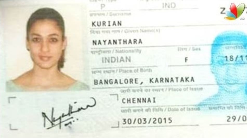 Pasfoto paspor 7 seleb top Bollywood ini bikin pangling
