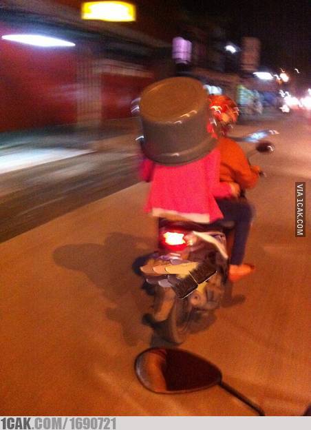 10 Momen apes dibonceng pakai motor ini bikin pengen tepuk jidat