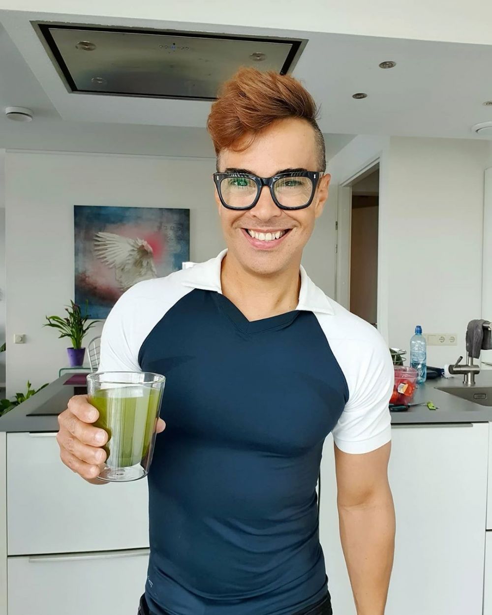 8 Potret pria dengan fisik bak anak muda, usia aslinya bikin kaget