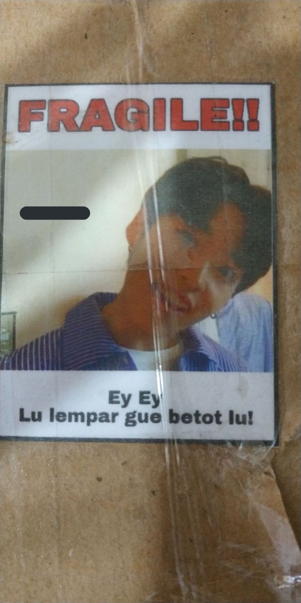 12 Peringatan di paket barang ini lucunya bikin kurir senyum