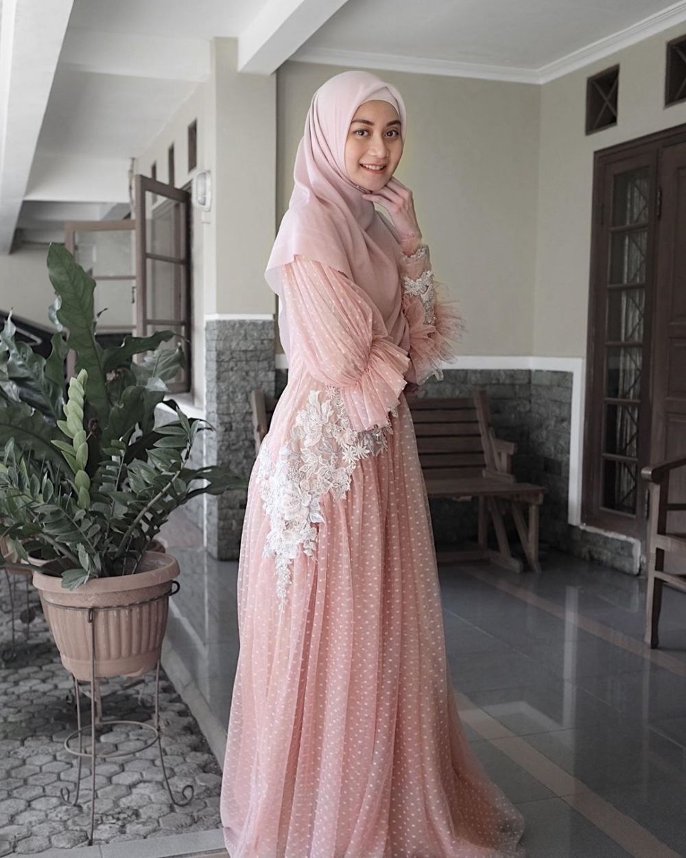 Ingat Sarah pemain Kiamat Sudah Dekat? Ini 10 potret terbarunya