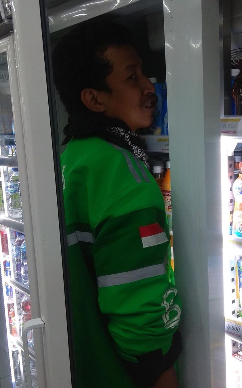 9 Kelakuan driver ojek online saat sepi orderan, bikin tepuk jidat