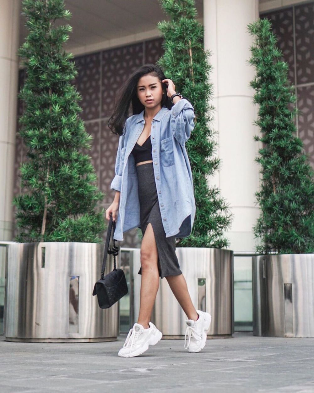 10 Potret Ayya Renita di luar syuting TOP, gayanya stylish abis