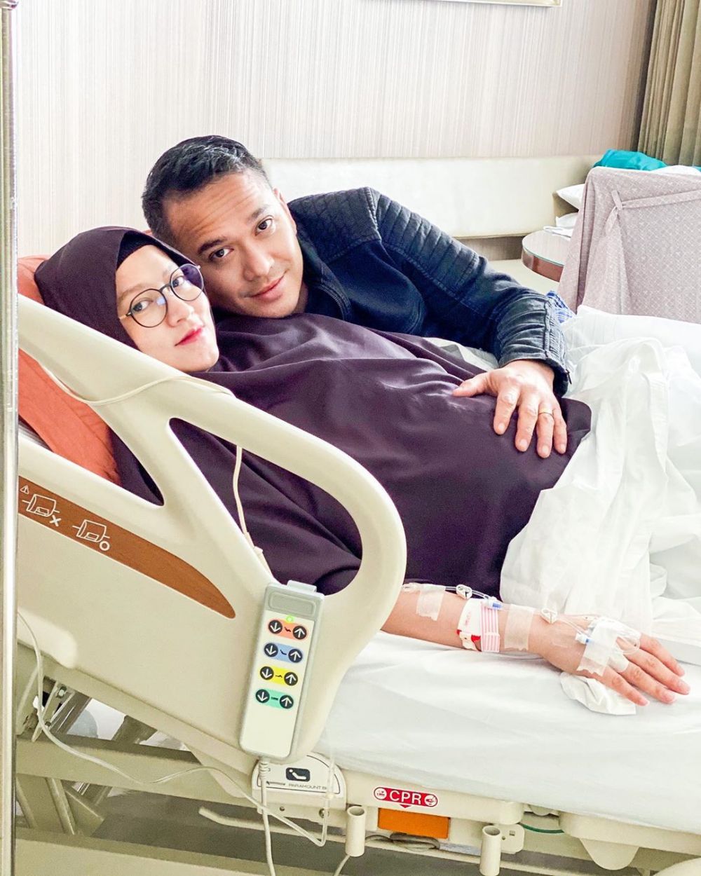 Dikaruniai anak lelaki, ini 6 momen perjuangan Lyra Virna melahirkan