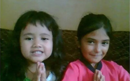 6 Potret masa kecil Nadya Mustika, parasnya curi perhatian