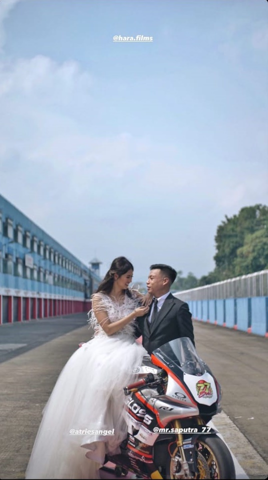9 Potret prewedding Atries Angel mantan Chef Juna, elegan
