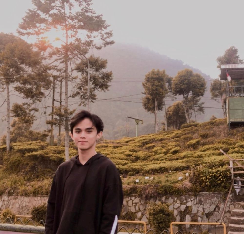 7 Potret Ravil Ravv, pengganti Rey Mbayang bawakan single lagu