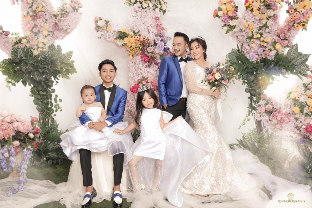 5 Foto pemotretan terbaru keluarga Ruben Onsu, seperti prewedding