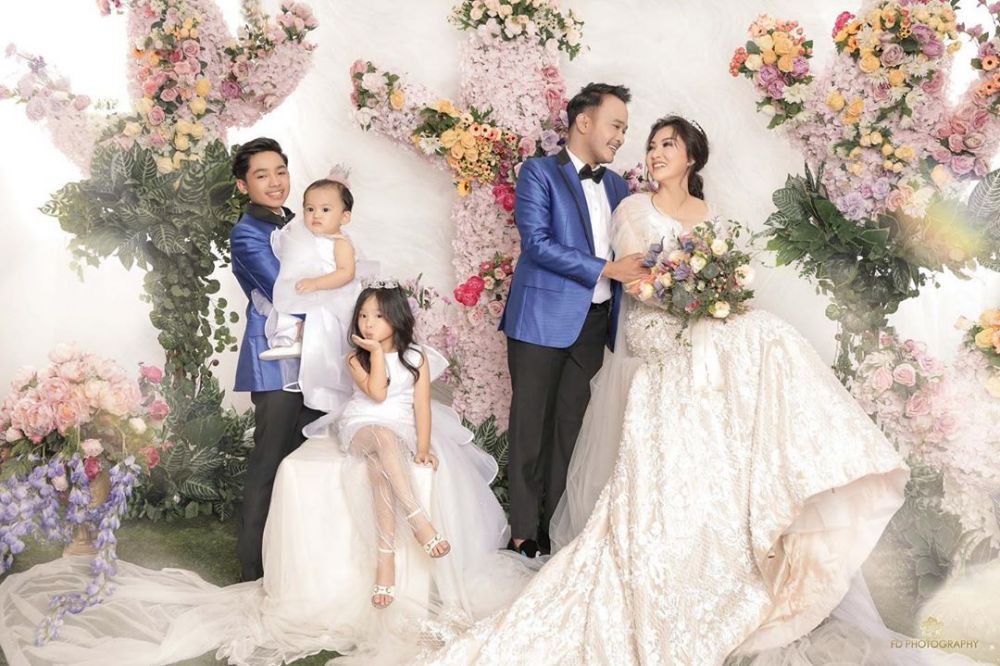 5 Foto pemotretan terbaru keluarga Ruben Onsu, seperti prewedding