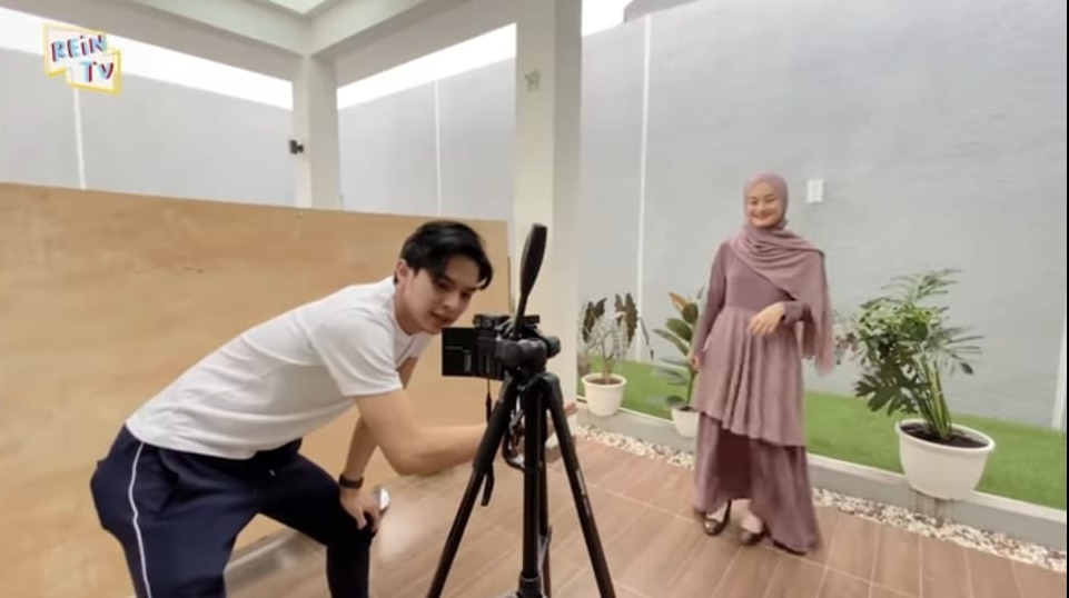 10 Momen di balik layar pemotretan Dinda Hauw oleh suami, so sweet