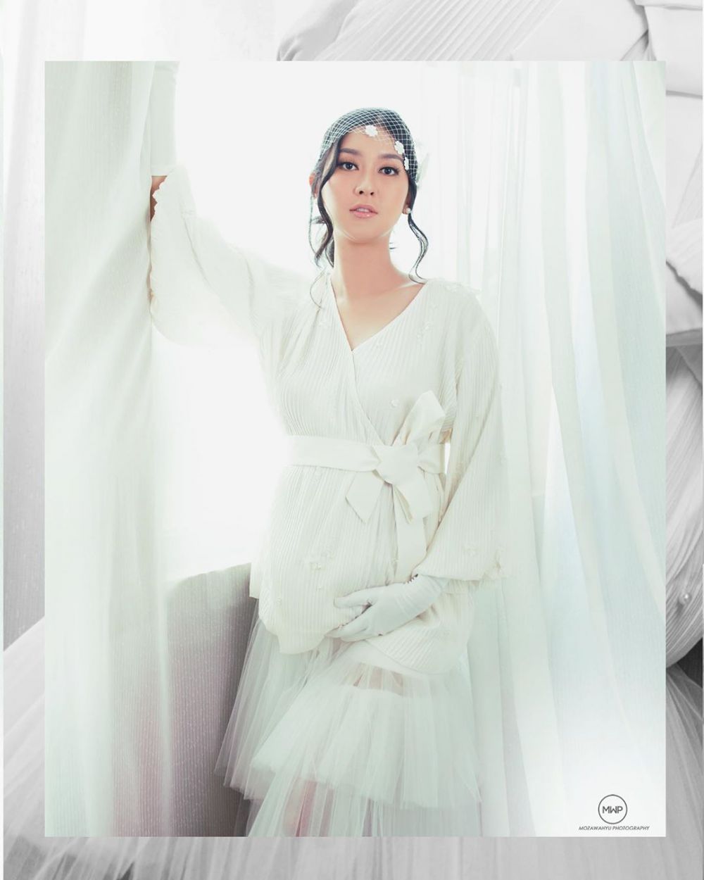 8 Gaya maternity shoot Kevin Lilliana, memesona bak bidadari