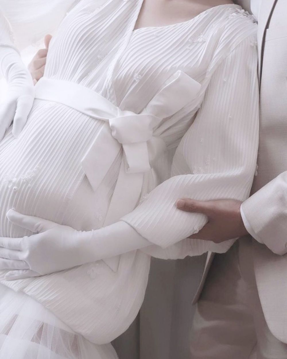 8 Gaya maternity shoot Kevin Lilliana, memesona bak bidadari