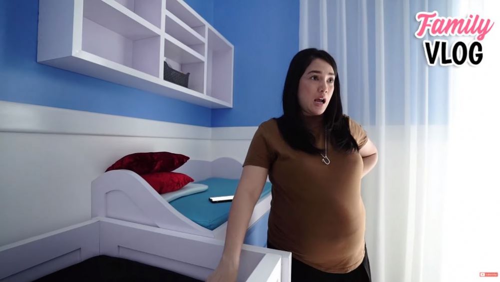 Jelang lahiran anak kelima, ini 8 momen Ussy siapkan kamar bayi