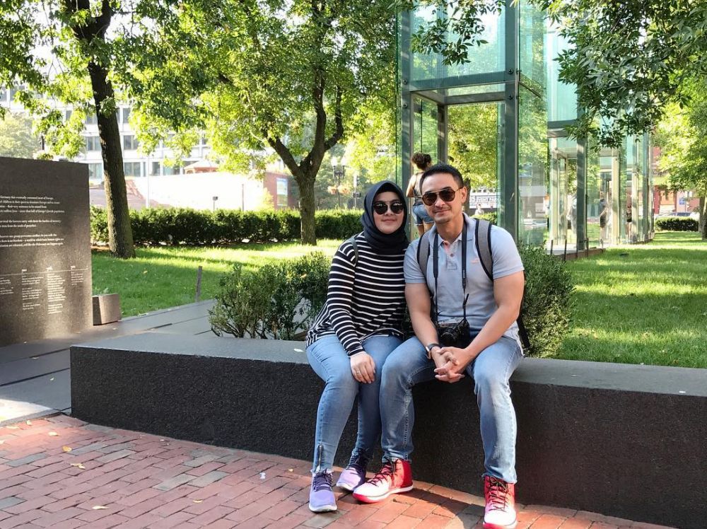 Resmi berpisah, ini 5 fakta perceraian Zumi Zola dan Sherrin Tharia