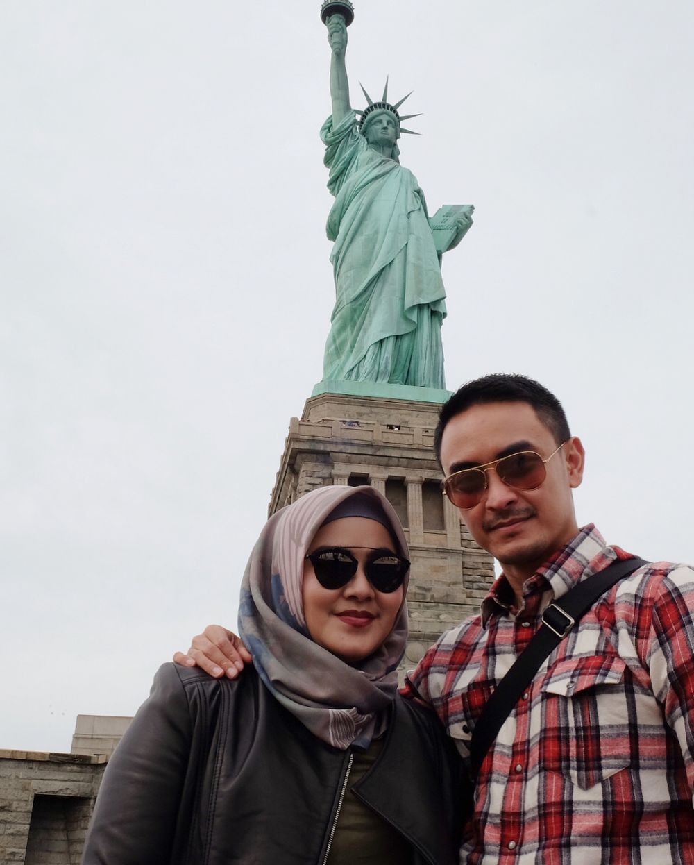 Resmi berpisah, ini 5 fakta perceraian Zumi Zola dan Sherrin Tharia