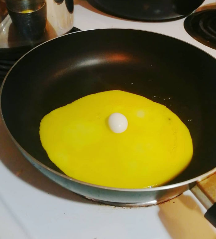 10 Momen gagal masak telur ini bikin geli campur emosi