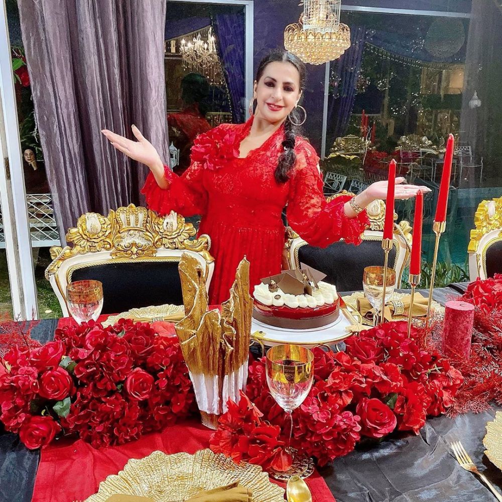 7 Momen ulang tahun ibu Tasya Farasya, glamor serba merah