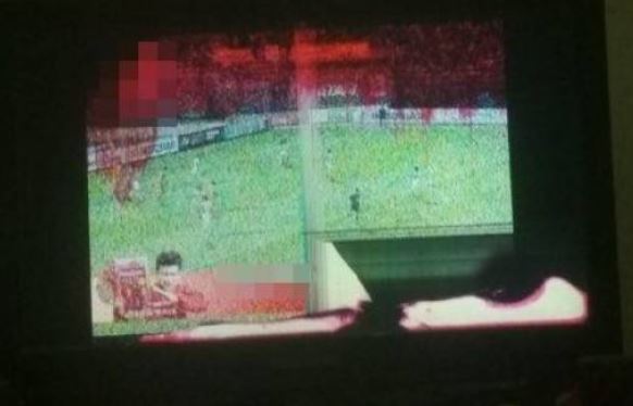 10 Momen lucu ketika TV rusak ini bikin yang nonton auto kesal