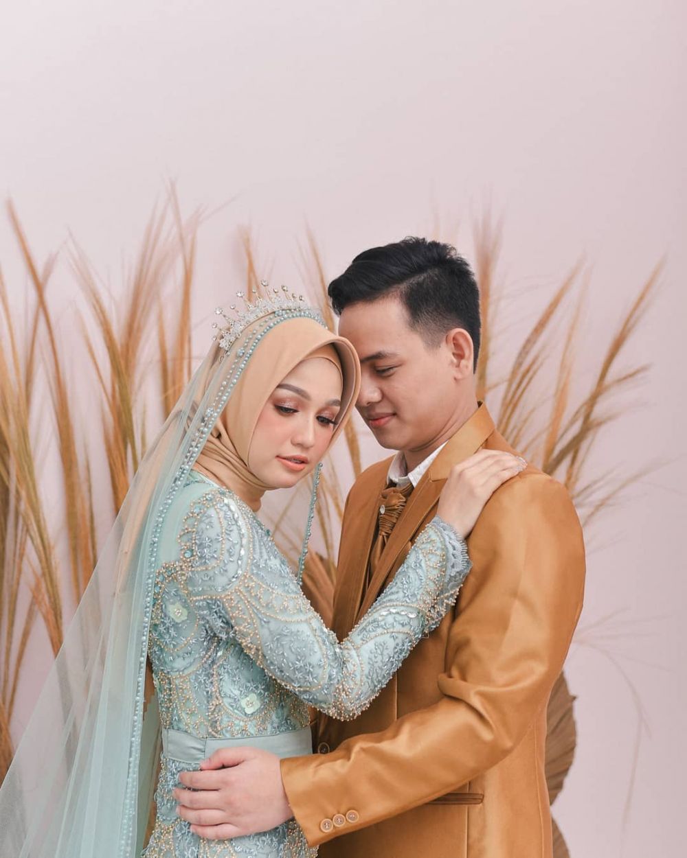 10 Gaya post wedding kakak Dinda Hauw Kemas Arsyadan & Asri Kasura