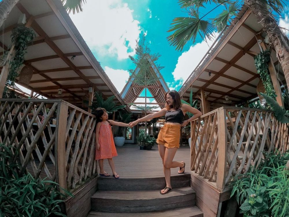 9 Momen liburan Gempi dan Gisella Anastasia, nikmati sunset berdua