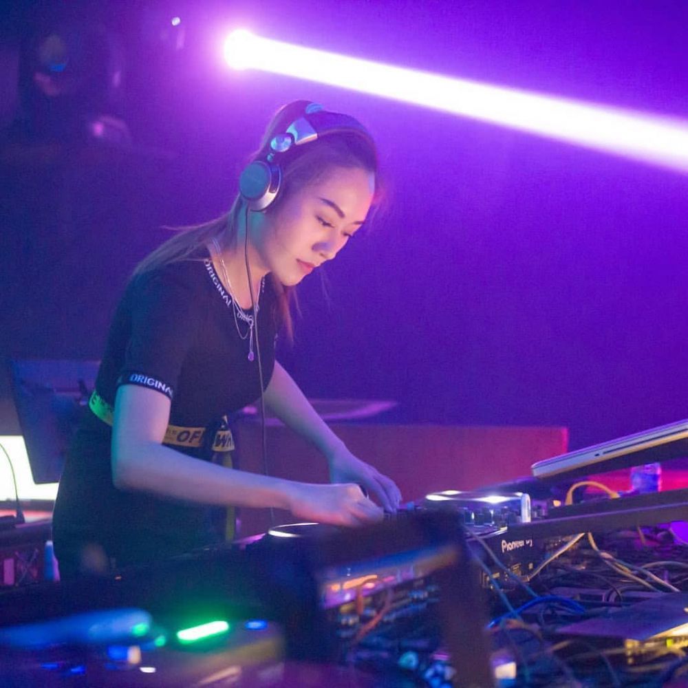 9 Gaya Rizuka pemeran Sarinem di luar syuting sinetron Samudra Cinta