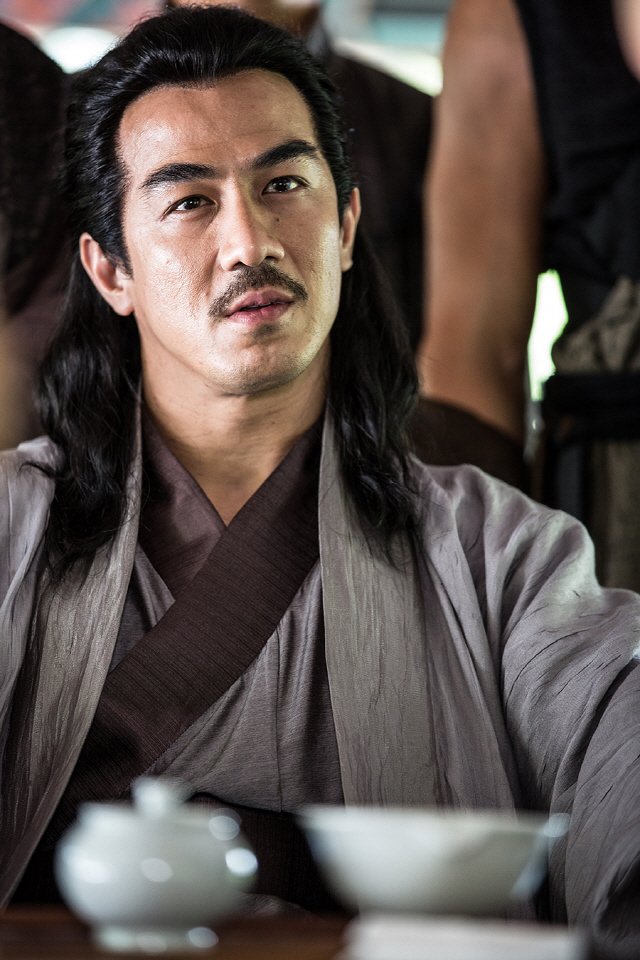 7 Potret Joe Taslim syuting film Korea The Swordsman, tampil gondrong