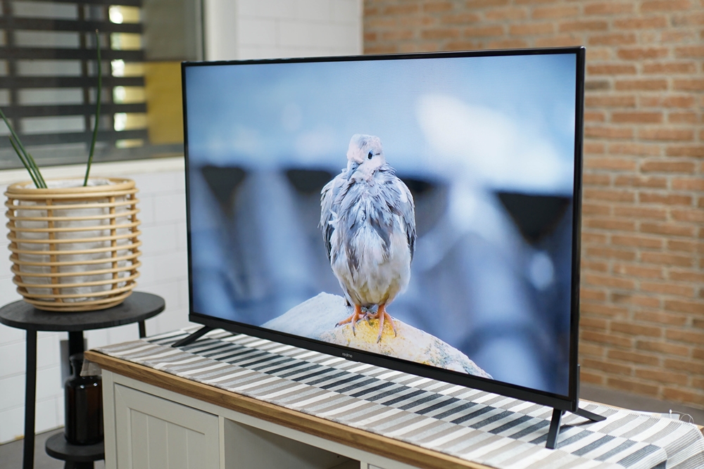 realme Smart TV, desain layar tipisnya bak nonton bioskop di rumah