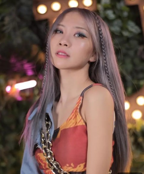 8 Potret Natya Shina, dancer Indonesia yang mirip idol Korea