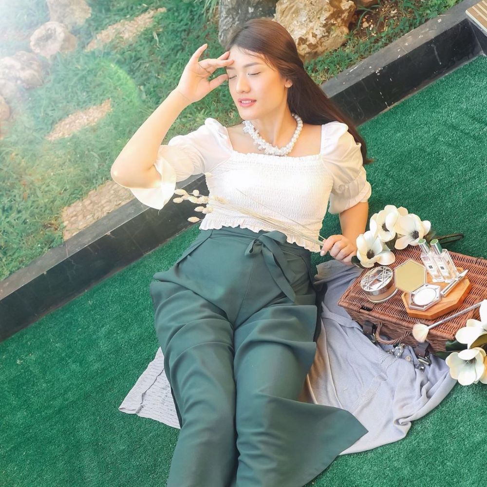 8 Gaya outfit kehamilan Anissa Aziza, inspirasi kece untuk bumil