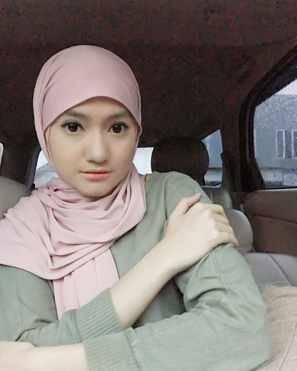 Putuskan berhijab, ini 10 potret terbaru Marcella Simon