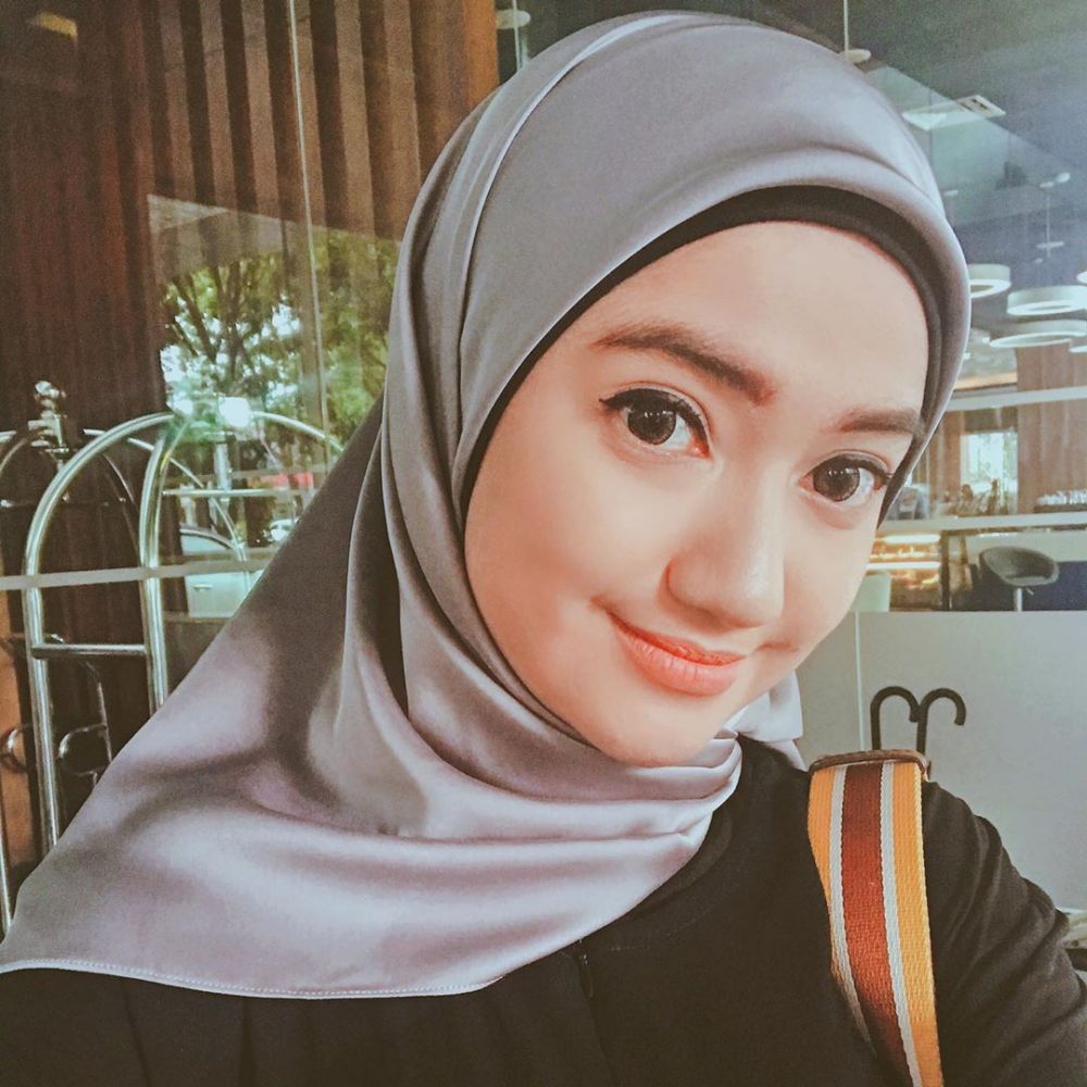 Putuskan berhijab, ini 10 potret terbaru Marcella Simon