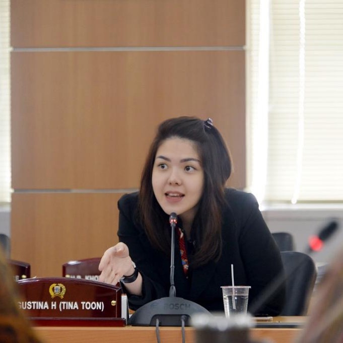 10 Pesona Tina Toon saat jadi anggota dewan, gayanya simpel