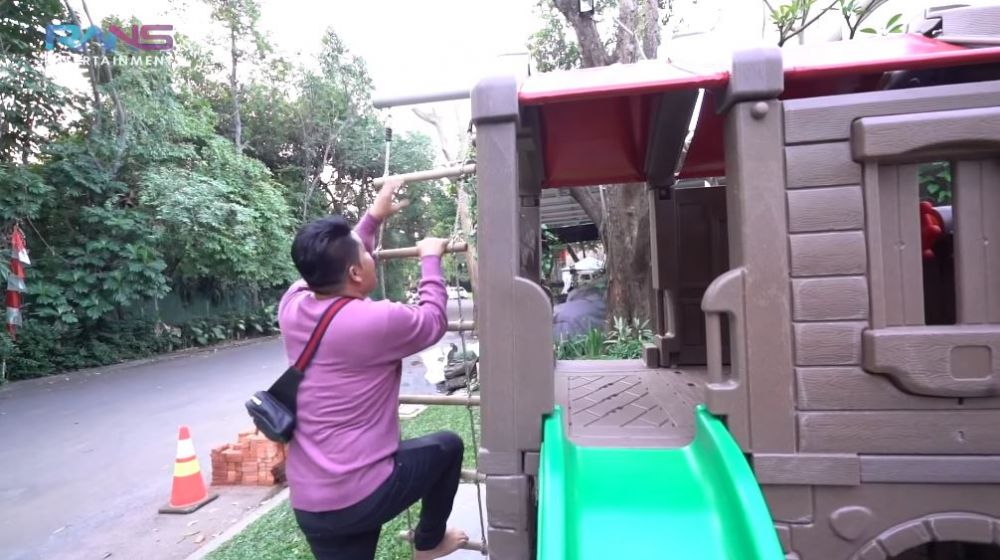 8 Potret taman rumah Raffi Ahmad, ada arena bermain untuk Rafathar