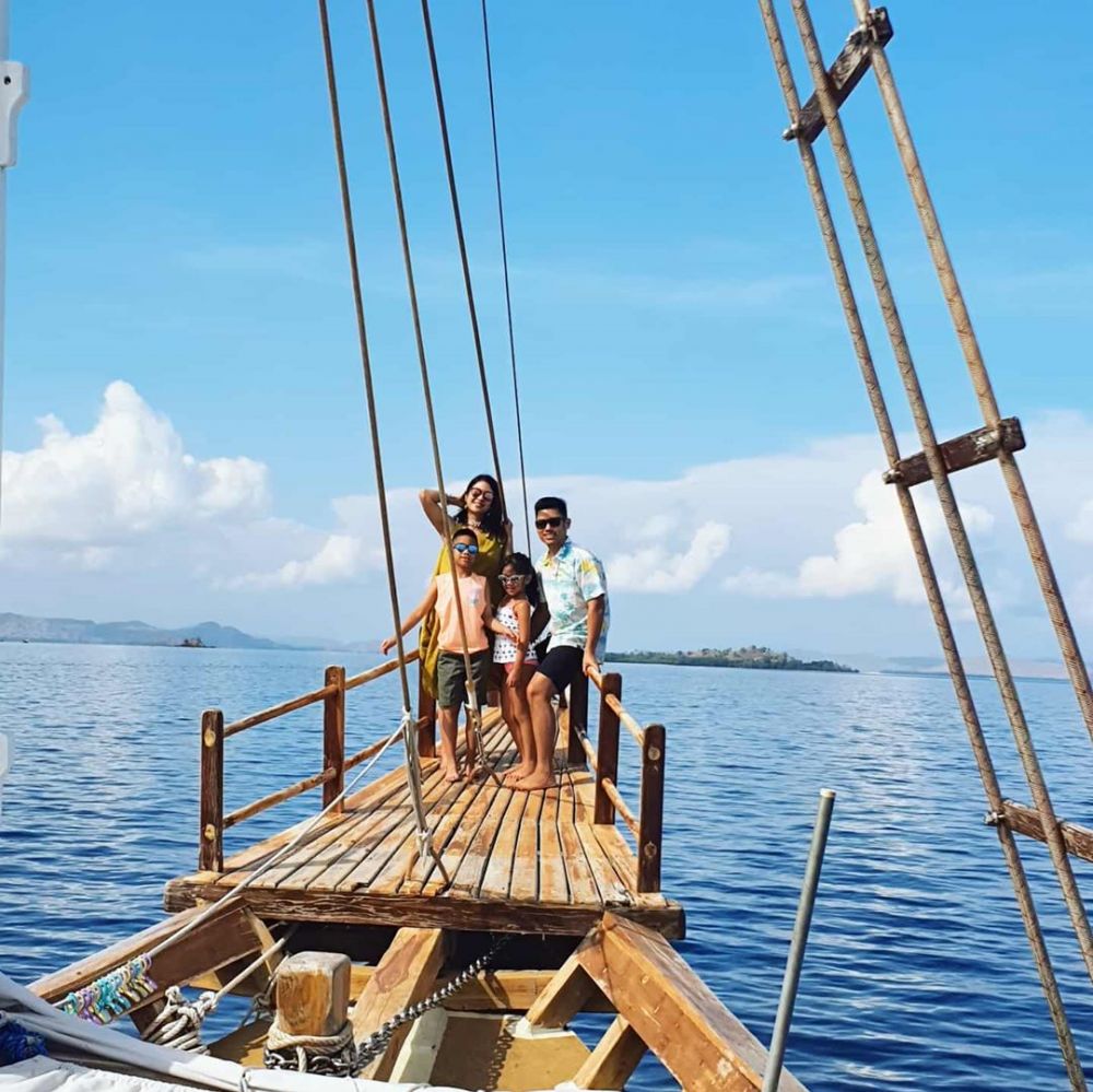 Gaya 7 seleb saat liburan di Labuan Bajo, Awkarin curi perhatian