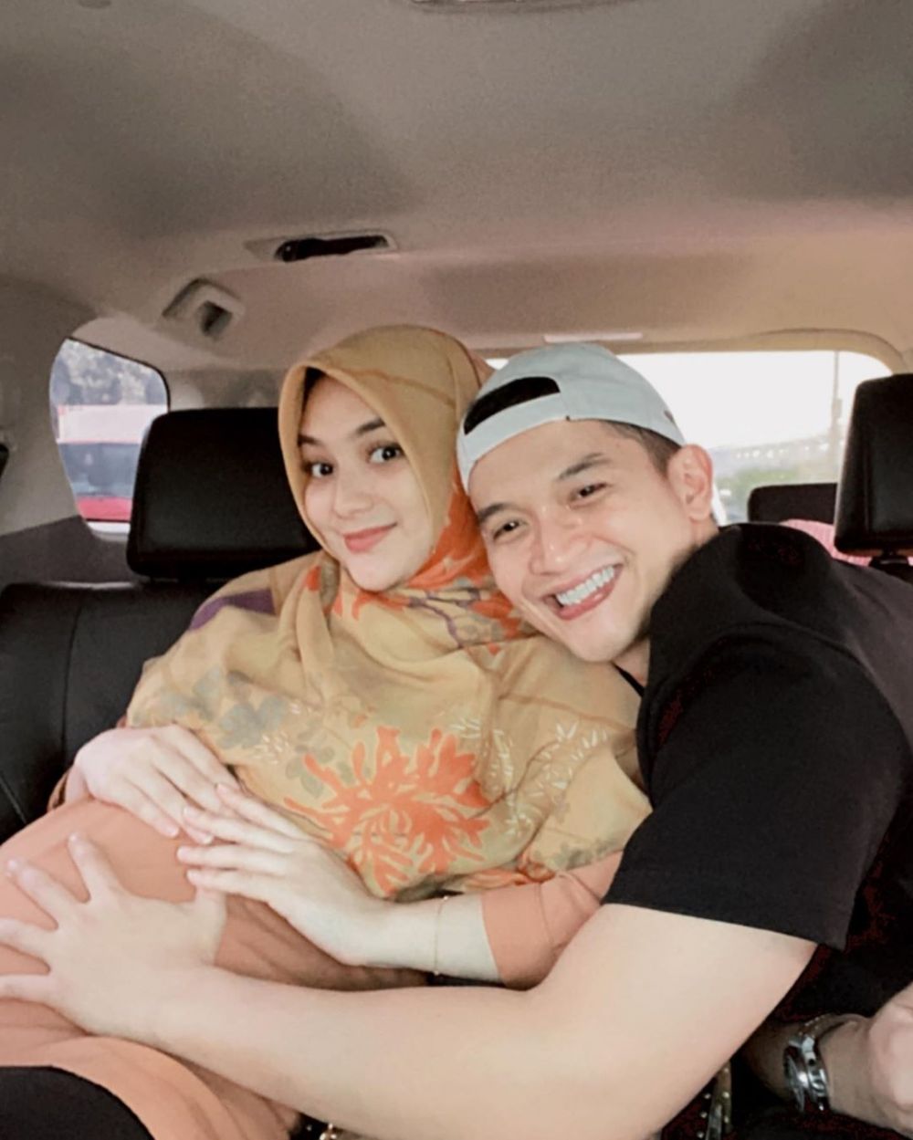 10 Potret Rezky Aditya jadi suami siaga, selalu dampingi Citra Kirana