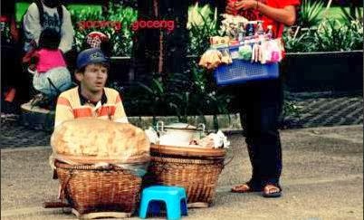 9 Foto editan lucu Messi banting setir jadi profesi lain, kocak abis