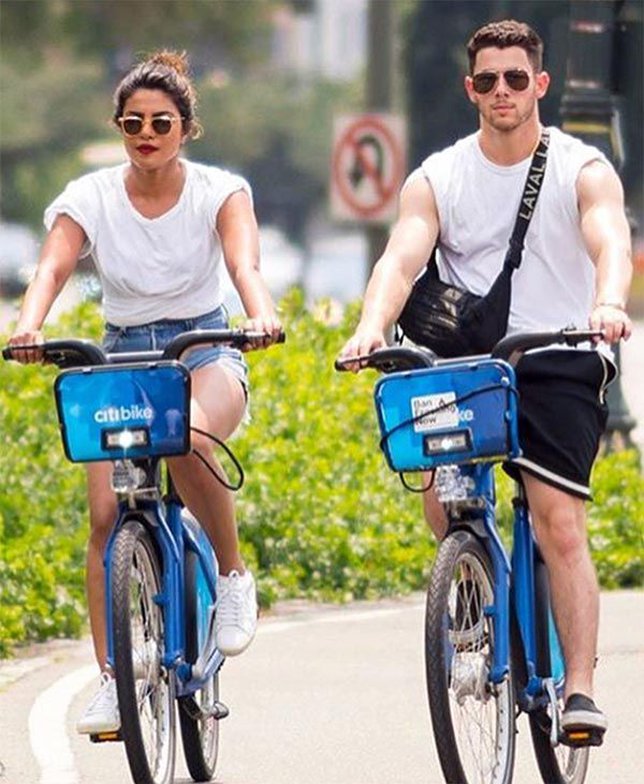 8 Gaya seleb Bollywood naik sepeda, Ibrahim Khan tetap pakai masker