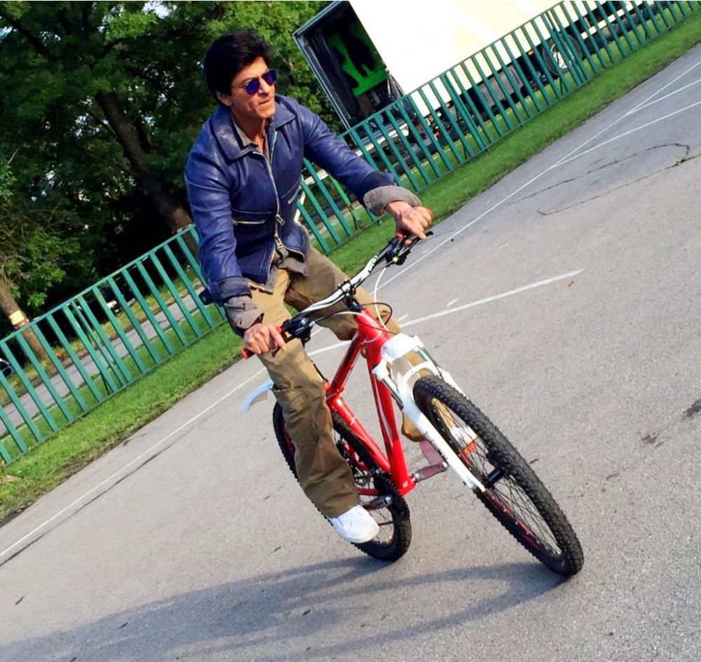 8 Gaya seleb Bollywood naik sepeda, Ibrahim Khan tetap pakai masker