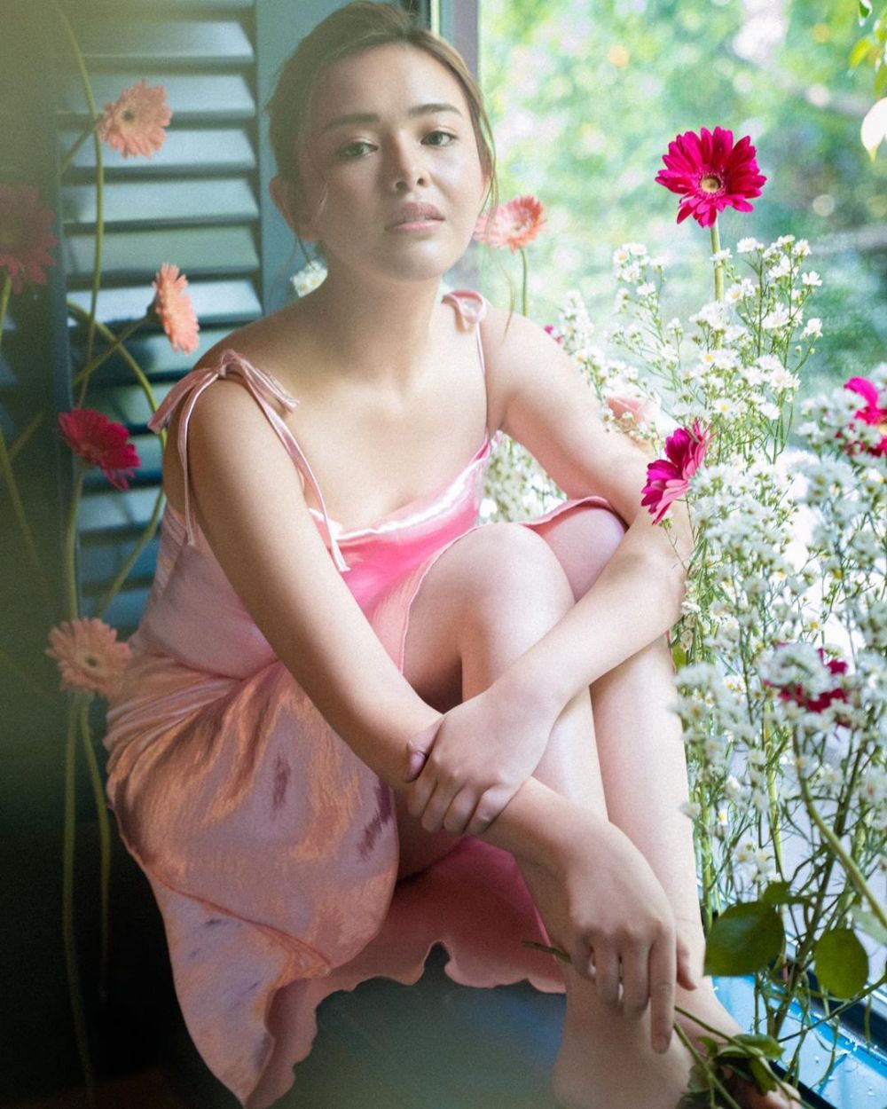 9 Gaya Amanda Manopo pemotretan tema bunga-bunga, bikin gagal fokus