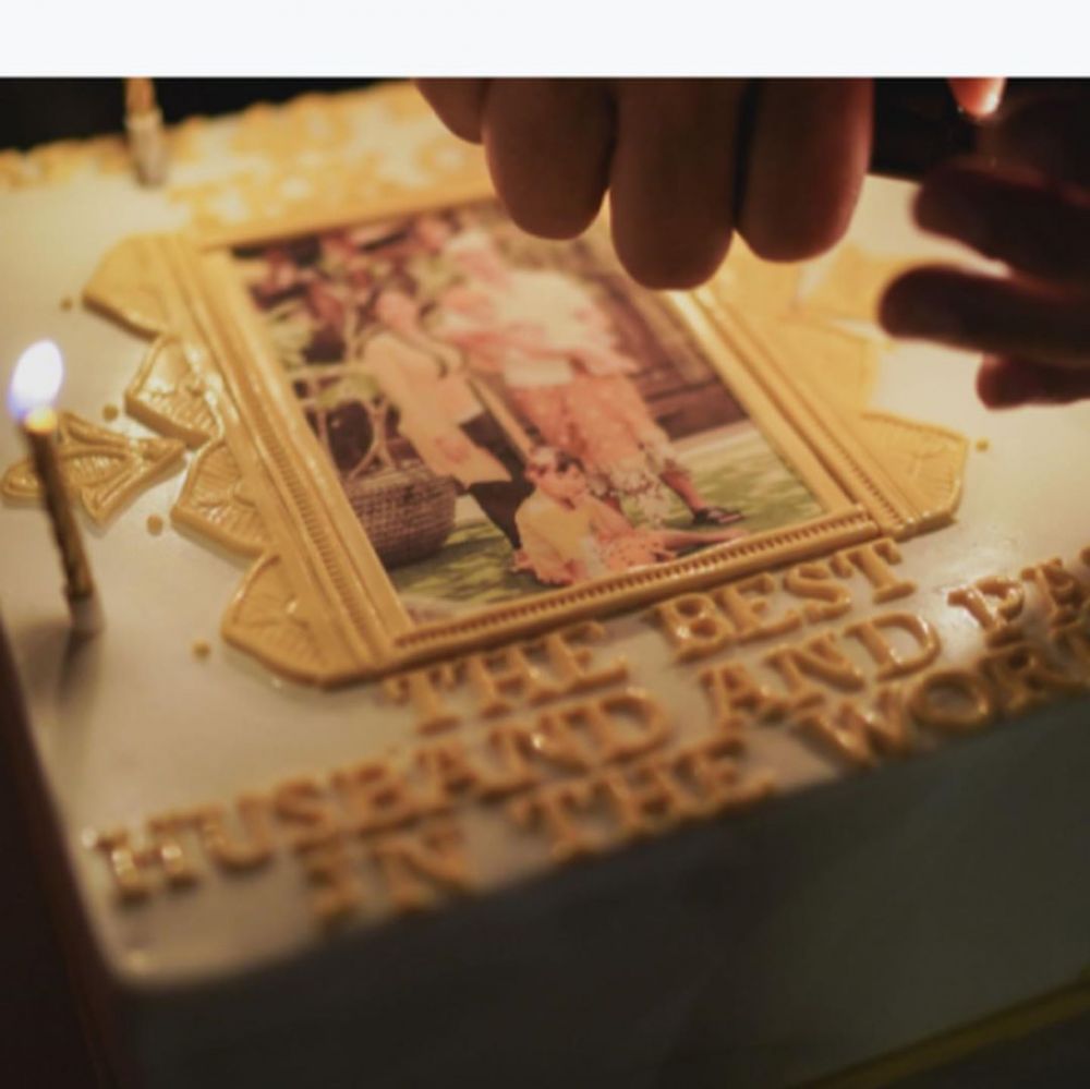 8 Momen hangat perayaan ulang tahun ke-40 suami Happy Salma