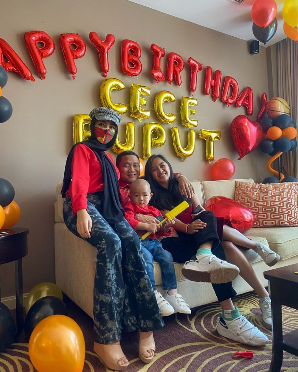 7 Potret kedekatan Bella Shofie dan putri sambungnya