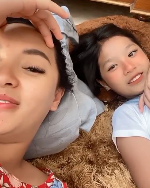 Momen santai Zaskia Gotik bareng anak tiri, parasnya jadi sorotan