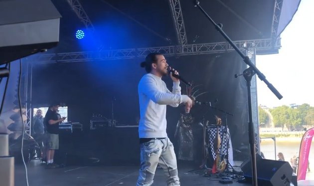 10 Potret terbaru Sean Azad anak Ayu Azhari, bikin pangling