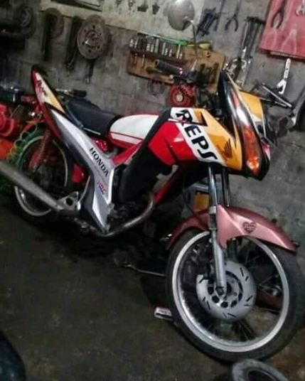 10 Ide kreatif pakai sepeda motor ini bikin geleng kepala