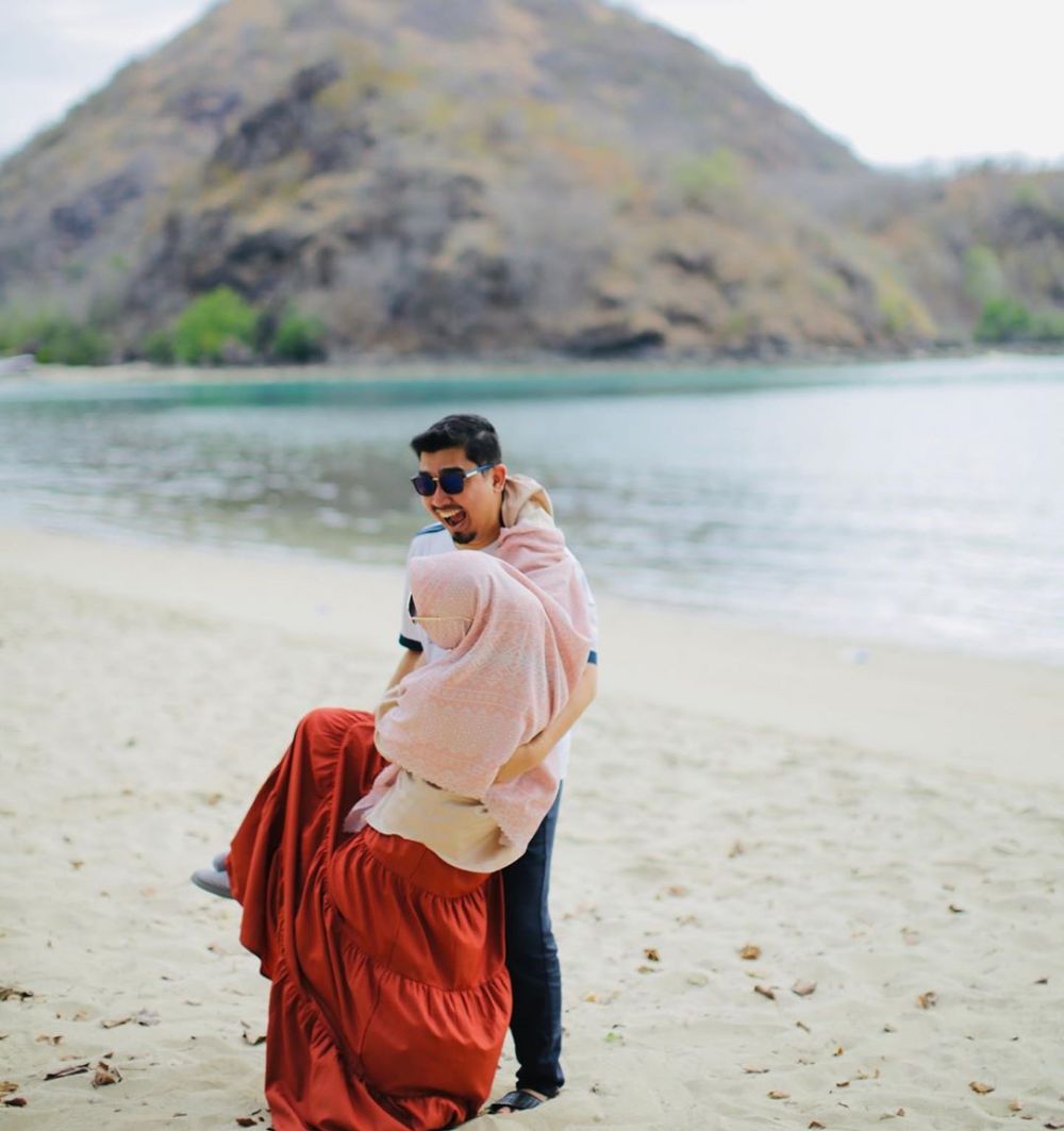 10 Momen liburan Ustaz Solmed & istri, bak pengantin baru